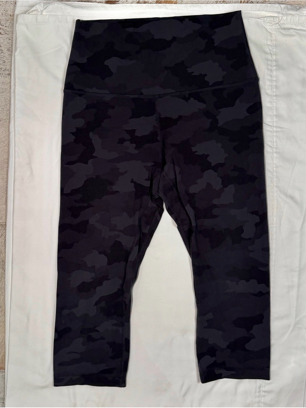 Lululemon Align High-Rise Cropped Leggings - Heritage 365 Camo size 10